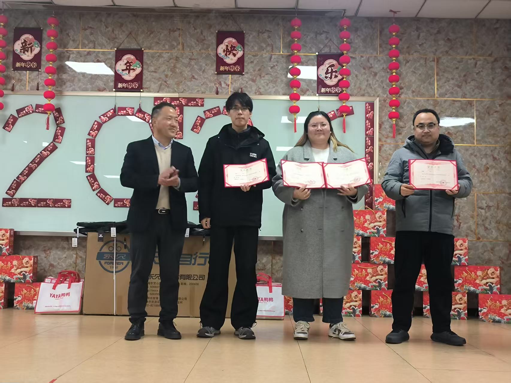 Ολόκληρη η τεχνολογία της αλυσίδας πραγματοποιεί αθλητική συνάντηση: Ενώνοντας το ομαδικό πνεύμα, σφυρηλατώντας τη θετική εταιρική κουλτούρα